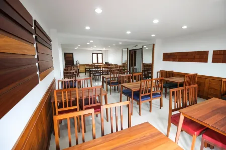 Tai-Shan Suites Отели рядом с достопримечательностью «Wat Chong Lom»