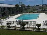 Motel 6 Tifton, GA - Pool