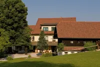 Inselhotel Faakersee Hotels in Treffen
