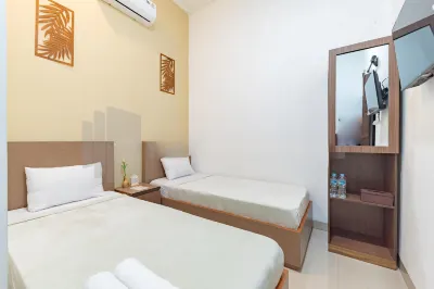 Ummi Home Syariah Mitra RedDoorz Hotell i Randugunting