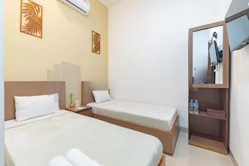 Ummi Home Syariah Mitra RedDoorz Hotel di Tegal Selatan