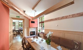 Port Inn - Housity