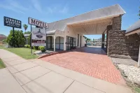 Pioneer Station Motor Inn - parking