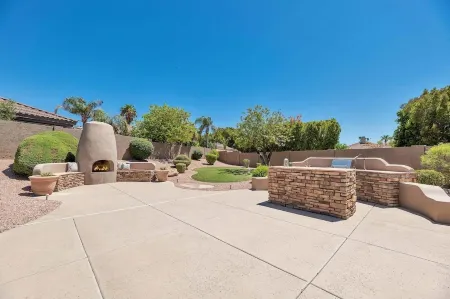 Luxury Tropical Gem in Upscale Arrowhead Lake community. 3 Kings 2 Master Suites Отели рядом с достопримечательностью «The Legend at Arrowhead»