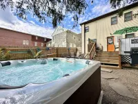 Wowza! Hot Tub, Theater Room + Stock Tank Pool 15 Minutes To Hershey Attractions