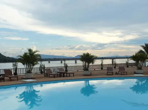 Arawan Riverside Hotel