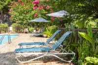 JI4, King Guest Room at the Joplin Inn at entrance to the resort by RedAwning Hotels in Mount Ida