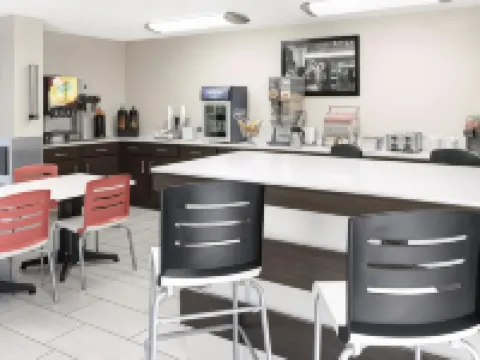 Super 8 by Wyndham Bedford DFW Airport West Hotels in Bedford