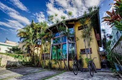 Pouso Abaré Hotels near Praia das Toninhas