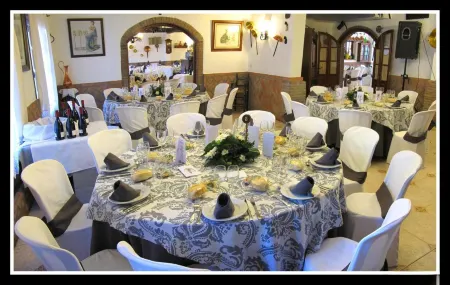 Hotel Enrique Calvillo Отели рядом с достопримечательностью «Ruta del Amor (Setenil de las Bodegas)»