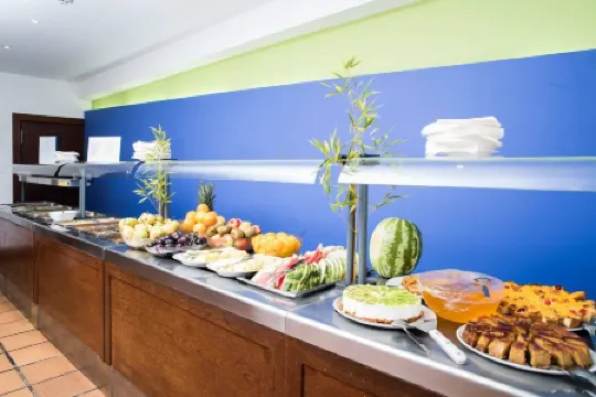 Yellow Alvor Garden - All Inclusive