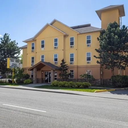 HI Kelowna Hostel