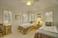 3 Bedroom Waterfront home with Pool and boat dock