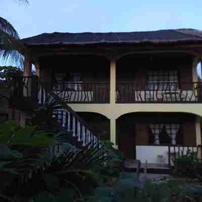 Nipa Hauz Resort Hotel Exterior