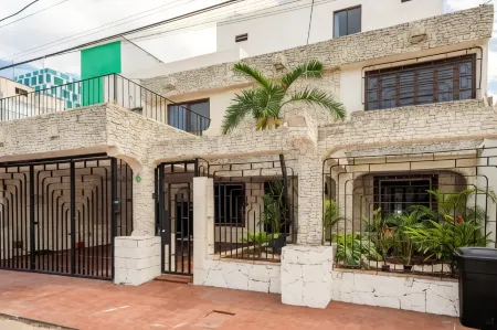 VIca Guest House Con Piscina en la Entrada de la Zona Hotelera Отели рядом с достопримечательностью «Ta'akbil-Ja»