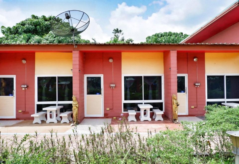 발리 부티크 호텔 수랏타니의 레스토랑 또는 바