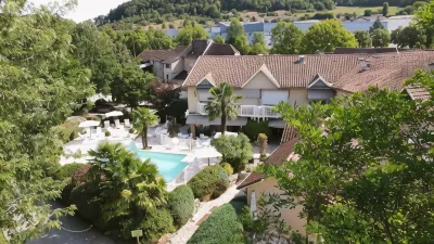 Logis Hôtel Restaurant Spa Le Relais de Farrou Hôtels à : Villefranche-de-Rouergue