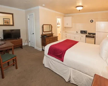 Auld Holland Inn Hotels in Oak Harbor