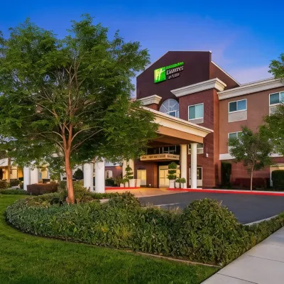 Holiday Inn Express & Suites SACRAMENTO NE CAL EXPO by IHG Hoteles cerca de Centro Comercial Arden Fair