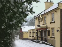 The Greyhound Wigginton Hotels near CHILTERN NATURE - ASHRIDGE HOUSE