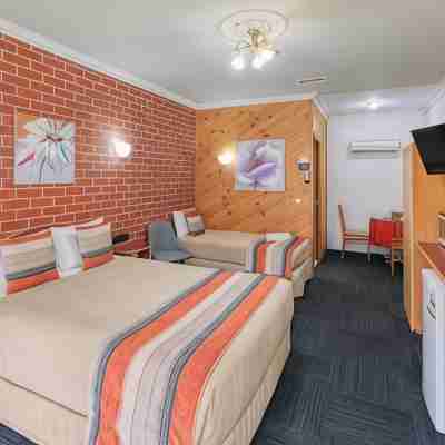 Elms Motor Inn Rooms