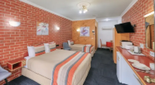 Elms Motor Inn
