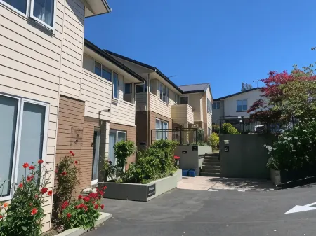 March Apartments Отели рядом с достопримечательностью «Clocktower Building Leith Street»