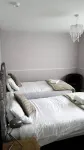 The Bull Hotel فنادق في Trearddur