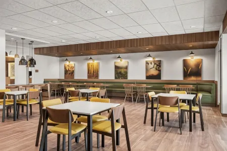 Fairfield Inn & Suites Baraboo Отели рядом с достопримечательностью «Университет Висконсин в Барабу / Сок»