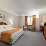 Edge Seligerskaya-Moscow (Эдж Селигерскаябывш. Холидей Инн Москва Селигерская) Отели рядом с достопримечательностью «Башня Эйфеля в миниатюре»