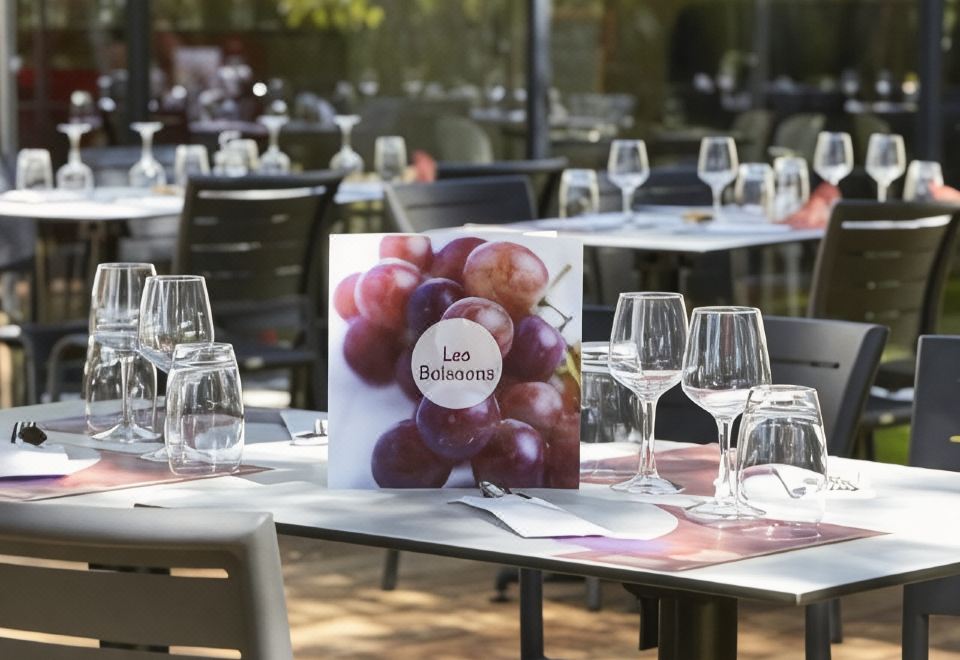 Hotel Campanile Bordeaux Ouest Merignac AeroportOver view