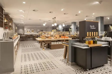 Hilton Dusseldorf Отели рядом с достопримечательностью «Neuer Zollhof»