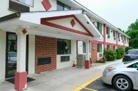 Gardner Inn Hotel in zona Odd Pine Farm