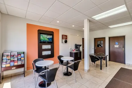 Motel 6 Albert Lea, MN Отели в г. Альберт-Ли