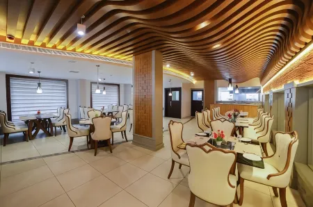 Bhavanam Regency Guruvayoor Отели рядом с достопримечательностью «Guruvayur temple pond»