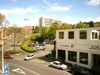 On Top Backpackers Hotels near St. Clair Beach