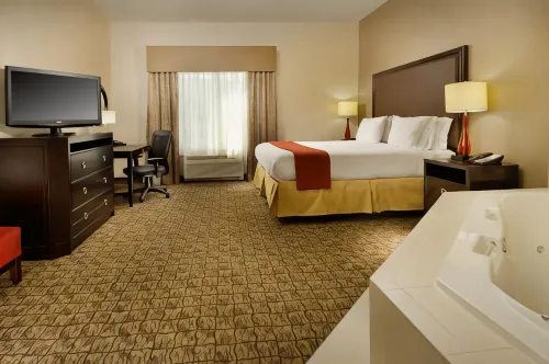 Holiday Inn Express & Suites ALEXANDRIA - FORT BELVOIR by IHG Hotels in Belle Haven
