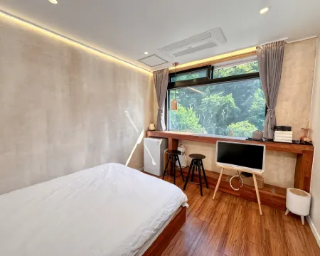 Sokcho Floating Whale Seorak Dojeok Waterfall Stay Hotels in Inje-gun