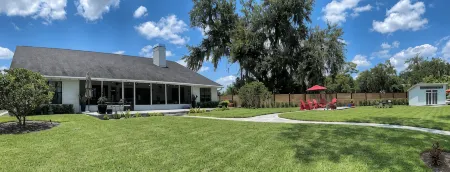 Lakefront Paradise Near Attractions