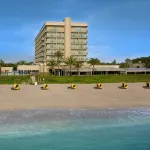 ذا سينجر أوشنفرونت ريزورت، كوريو كوليكشن باي هيلتون فنادق في Palm Beach Shores