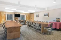 Baymont by Wyndham Kasson Rochester Area - piscina