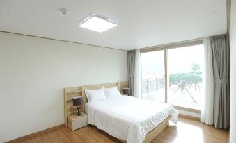 Geoje Atria Hill Pension