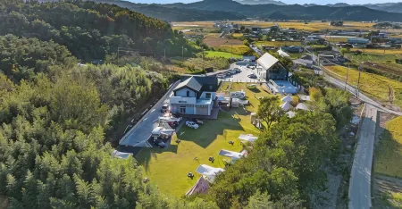 Gyeongju Glamping Caravan Bamboo Sound Camping Site Отели рядом с достопримечательностью «Яндон»