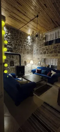 Charming 2-bedroom stone house with  heating svimming pool pleasant İzmir