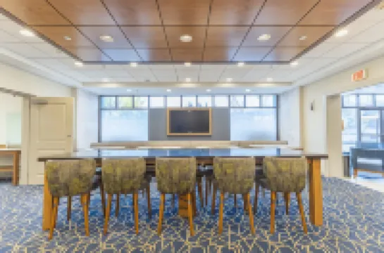 Holiday Inn Express & Suites BOSTON - CAMBRIDGE by IHG