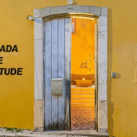 HI Tavira – Pousada de Juventude Отели рядом с достопримечательностью «Пляж Кабанас»