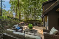 Renovated chalet just a walk down the hill to downtown Burnsville! Pet Friendly - Hytter