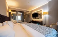 216 Castle Hotel