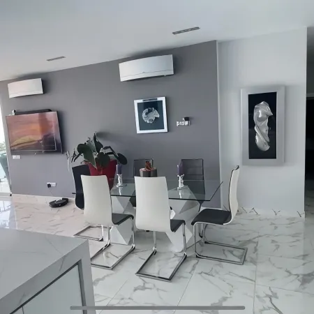 Penthouse in the sea, Tauro