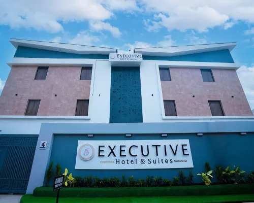 Executive Hotel and Suites Ξενοδοχεία στην πόλη Agege